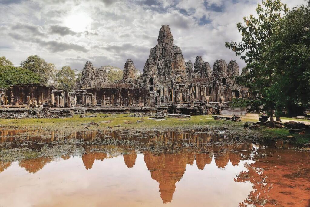 A Magia do Templo de Angkor Wat e a Experiência em Siem Reap no Camboja